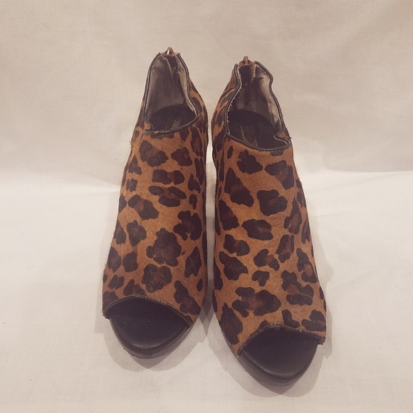 Banana Republic Animal Print OpenToe Bootie Sz 8.5 - Picture 3 of 6
